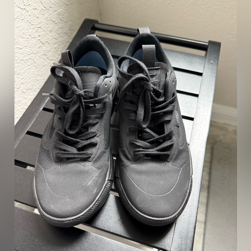 Vans Ultrarange All Black Sneakers Women’s 9 Men’s 7.5